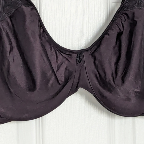 Bali (36D) Classic Black Bra With Floral Design On Straps - Picture 2 of 10